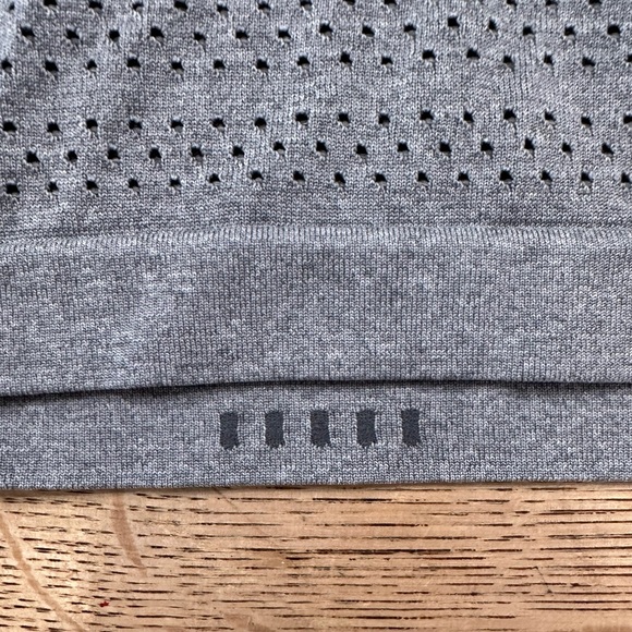 Lululemon Breeze By Squad Gray Short Sleeve Shirt 12 - Picture 11 of 16